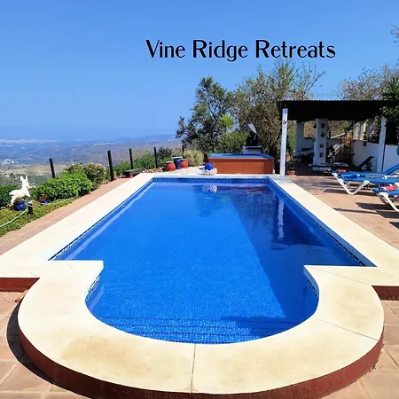 Vine Ridge And Apartment Comares